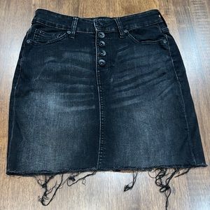 Kendall + Kylie black jean skirt. Size 3//26